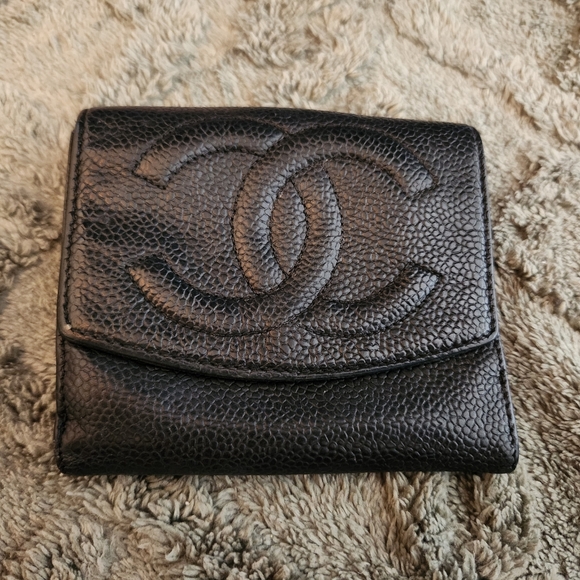 CHANEL Handbags - Vintage Chanel CC Caviar Wallet